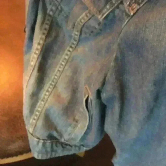 Denim Jacket with hand painted peace signs🌸 - Picture 4 of 8